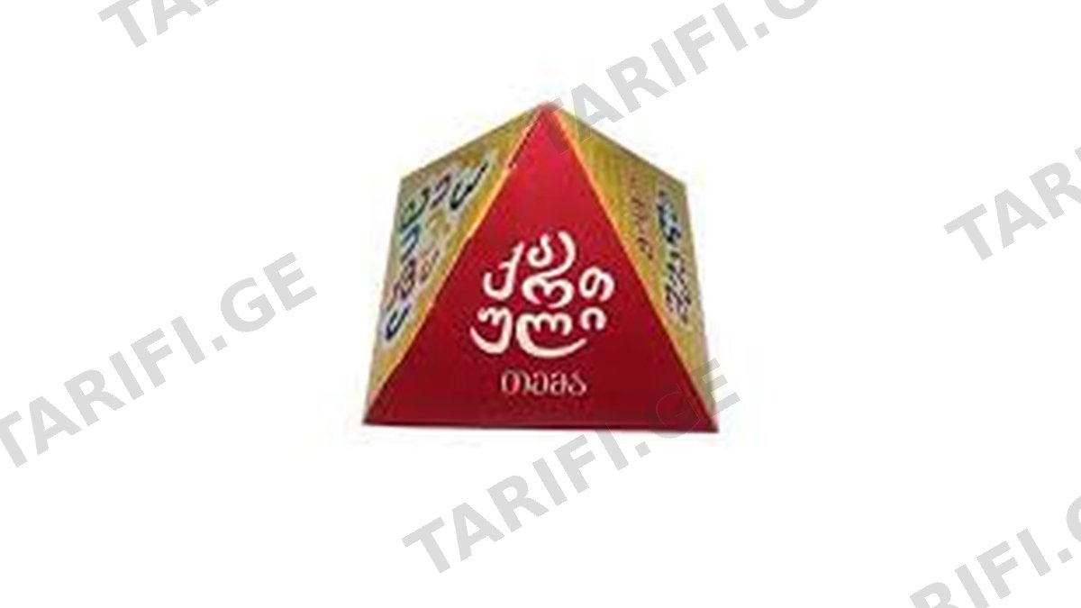პატარა პირამიდა გოგო