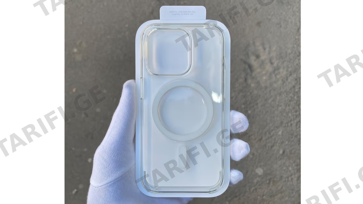Original. with few small scratch. iPhone 14 Pro Clear Case with MagSafe