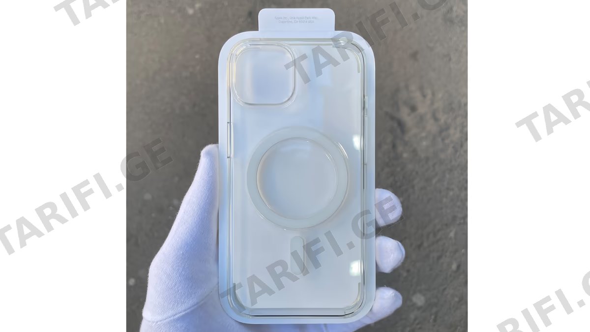 iPhone 14 Clear Case with MagSafe. Original with very small scratch.